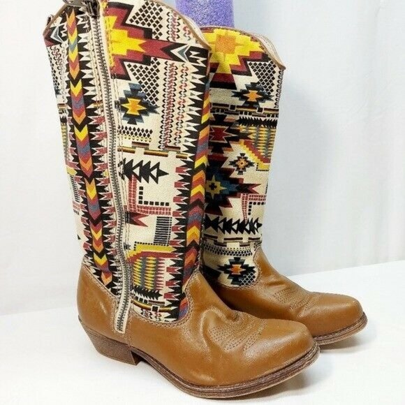 Big Buddha Shoes - Cowgirl boot aztec pattern full side zip womens size 6M fabric upper